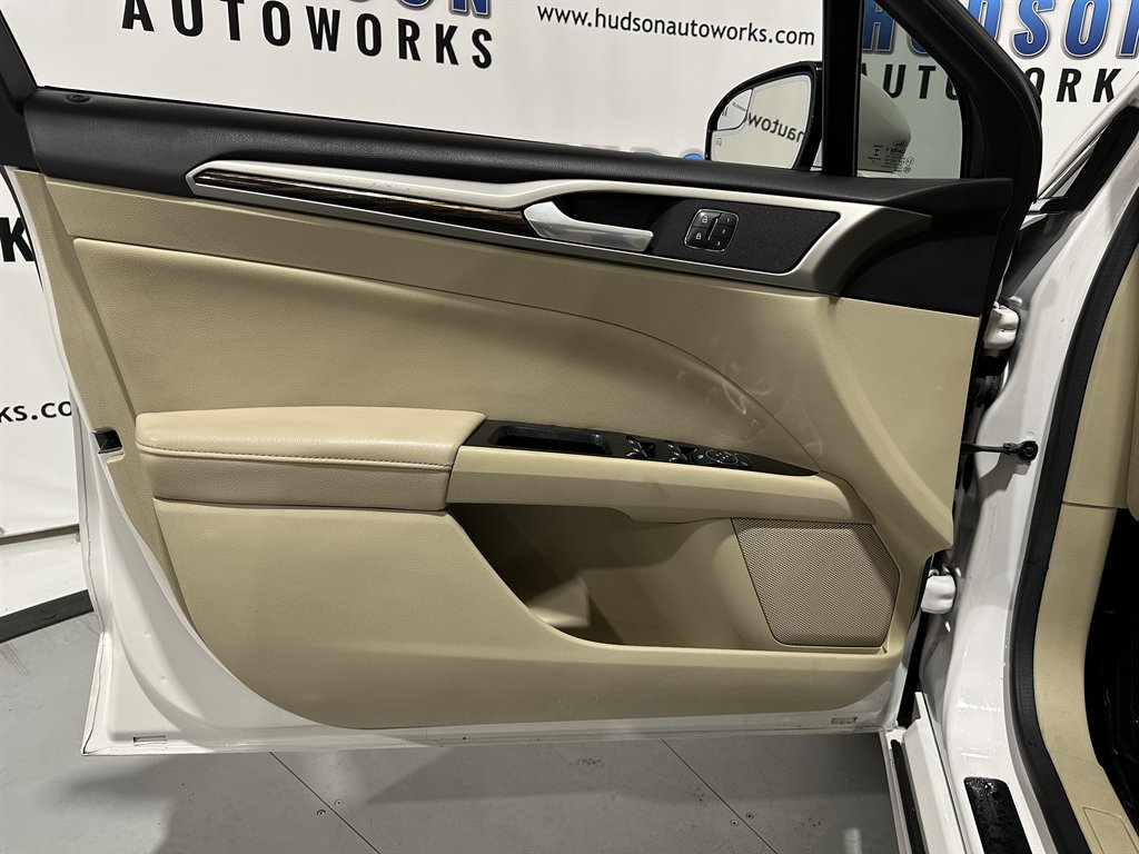 2015 Ford Fusion SE photo
