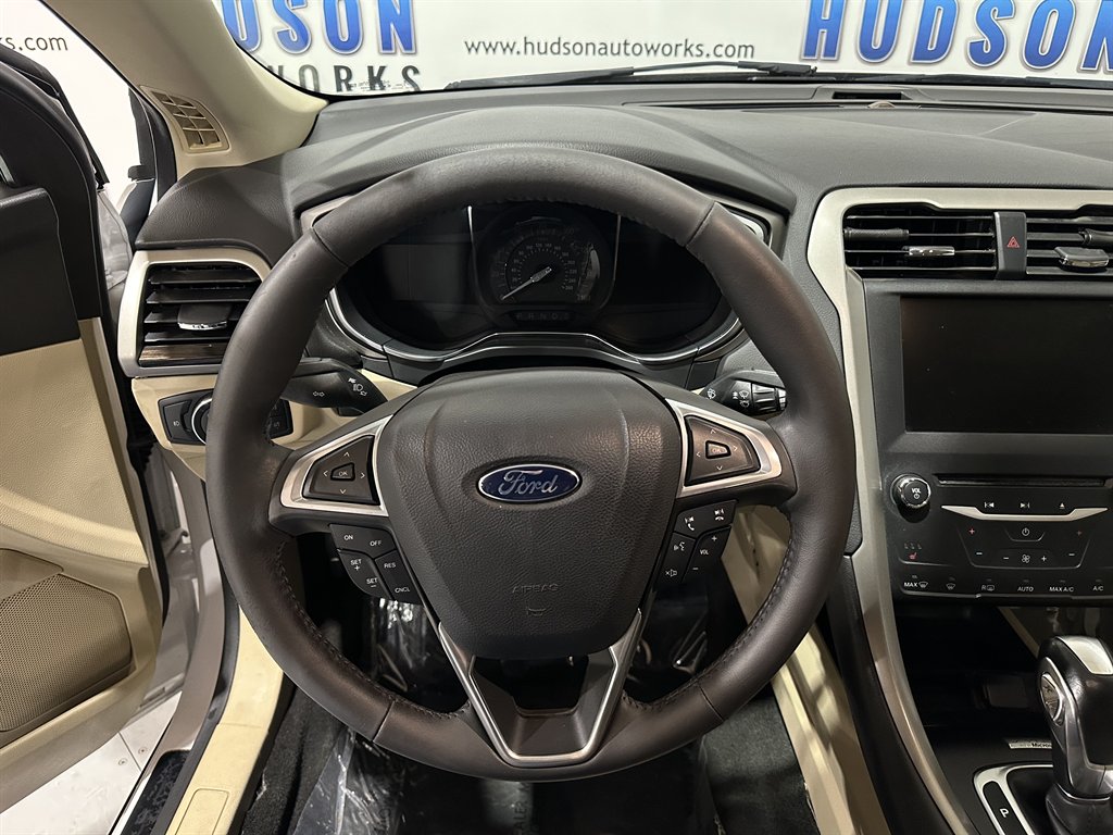 2015 Ford Fusion SE photo
