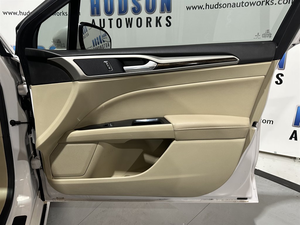 2015 Ford Fusion SE photo