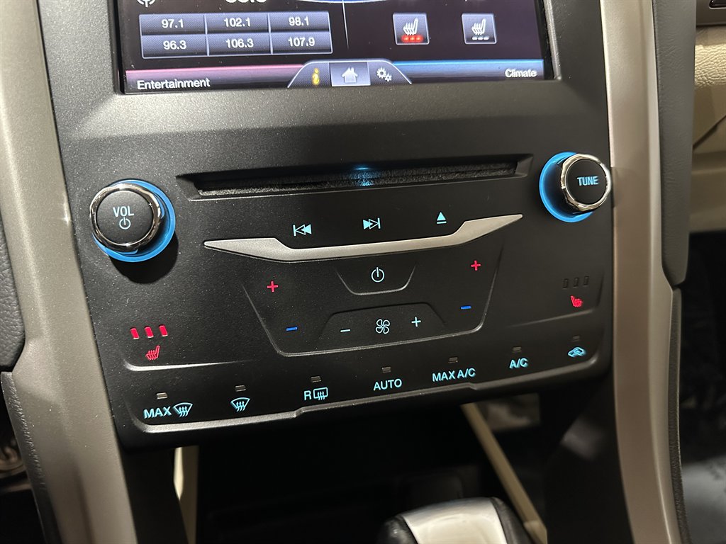 2015 Ford Fusion SE photo