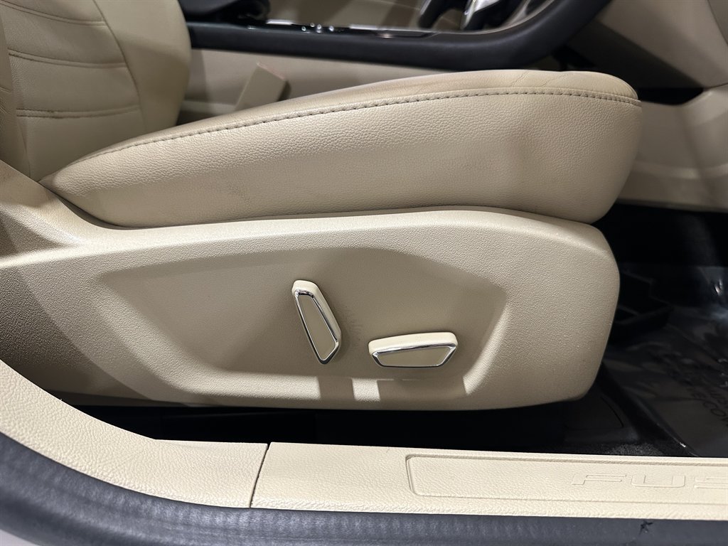 2015 Ford Fusion SE photo