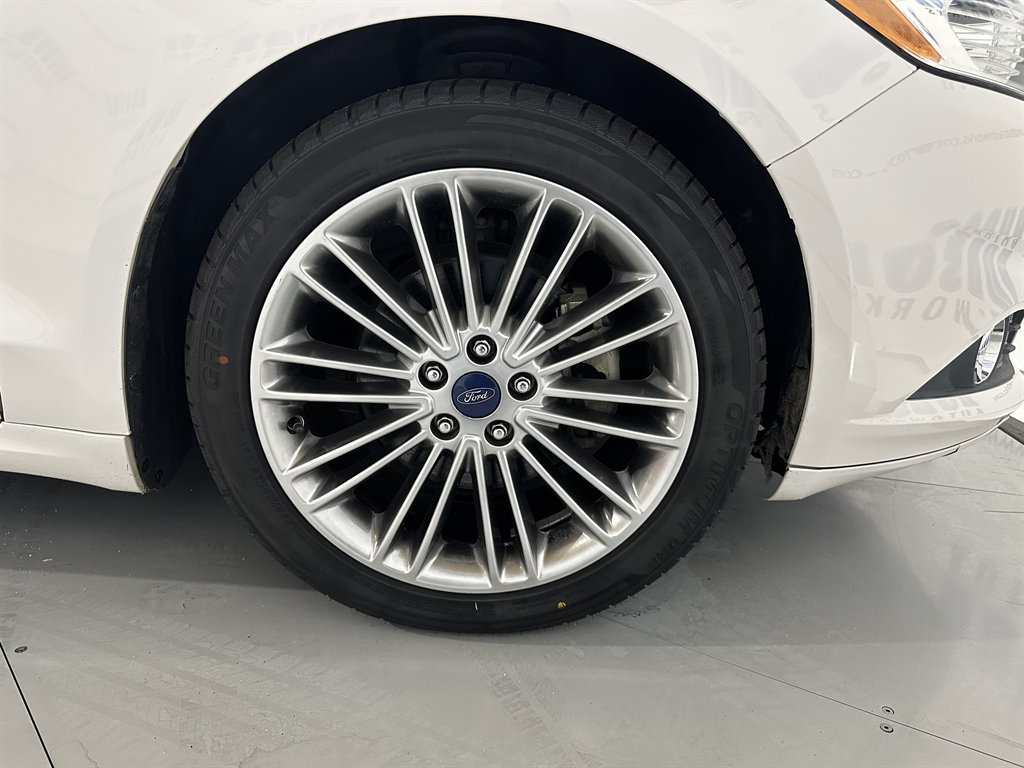 2015 Ford Fusion SE photo