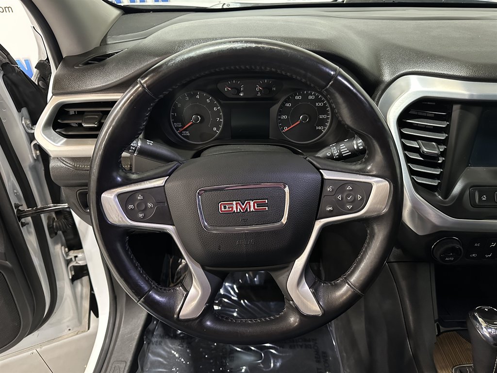 2017 GMC Acadia SLE1 photo