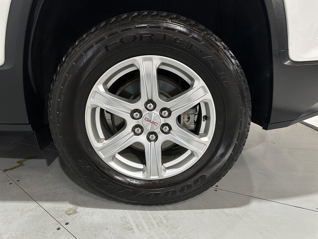 2017 GMC Acadia SLE1 photo