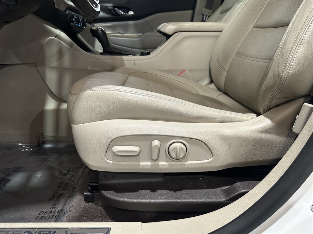 2019 GMC Acadia Denali photo