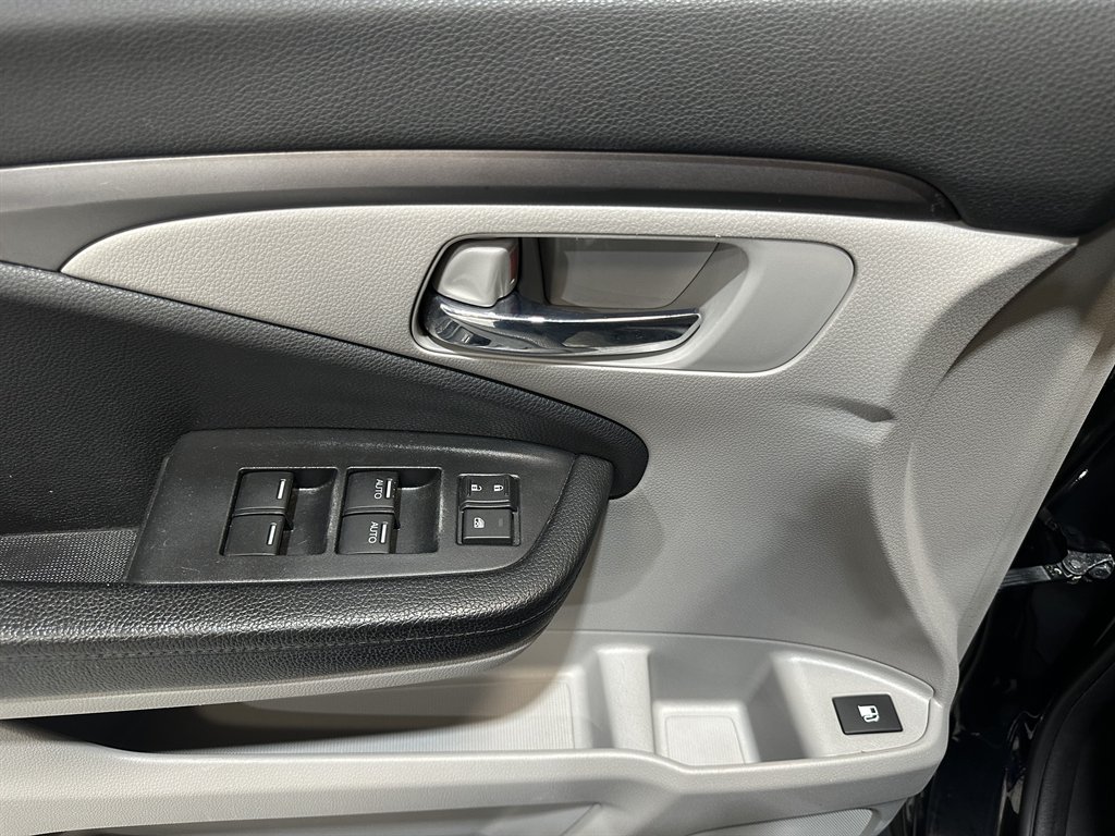 2016 Honda Pilot LX photo