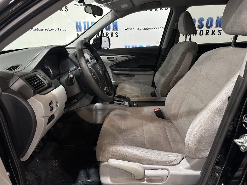2016 Honda Pilot LX photo