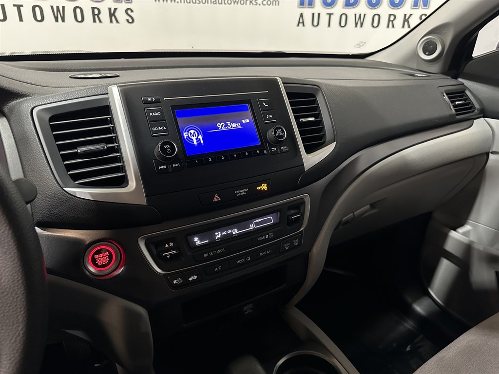 2016 Honda Pilot LX photo