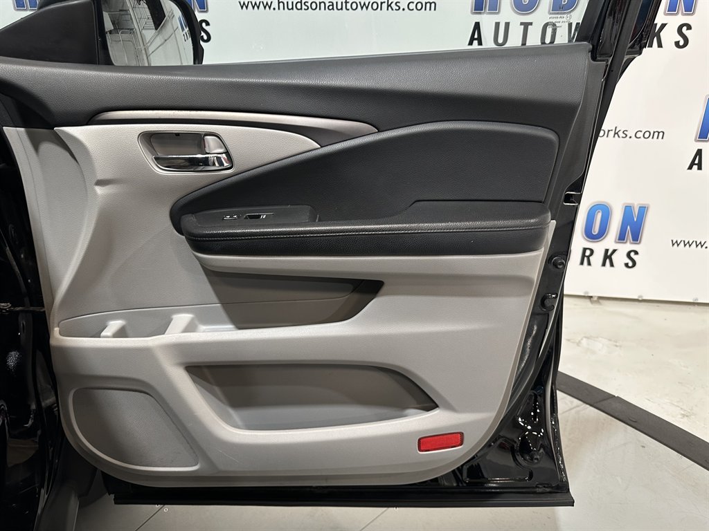 2016 Honda Pilot LX photo