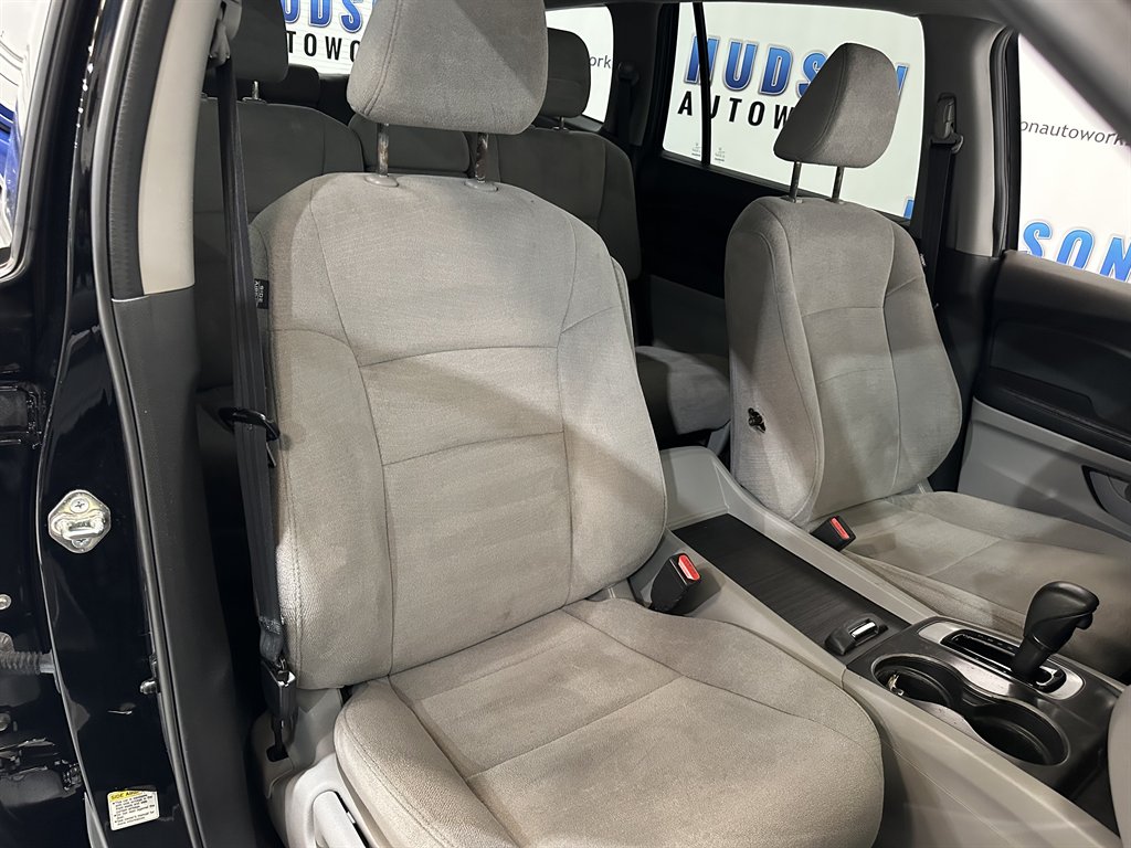 2016 Honda Pilot LX photo