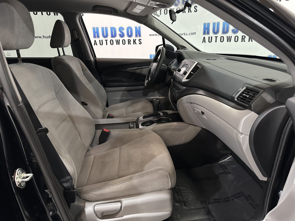 2016 Honda Pilot LX photo