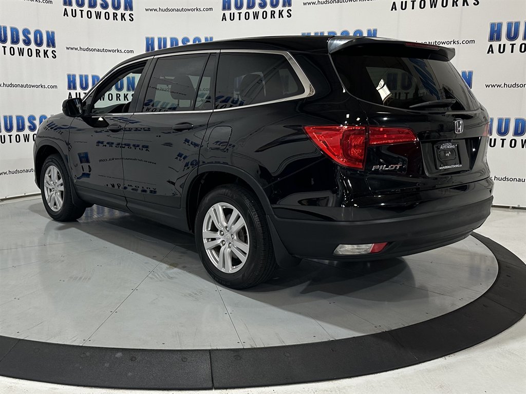 2016 Honda Pilot LX photo