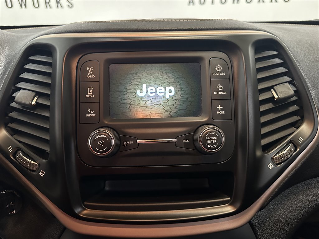2017 Jeep Cherokee Sport photo