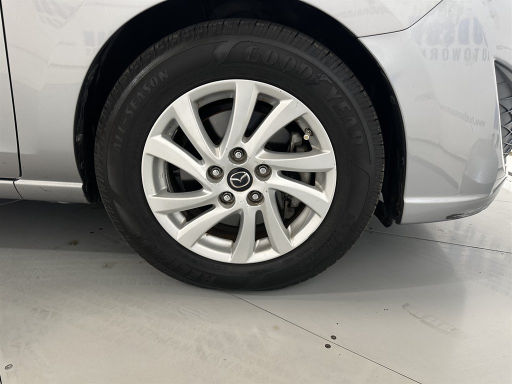 2015 Mazda Mazda5 Sport photo