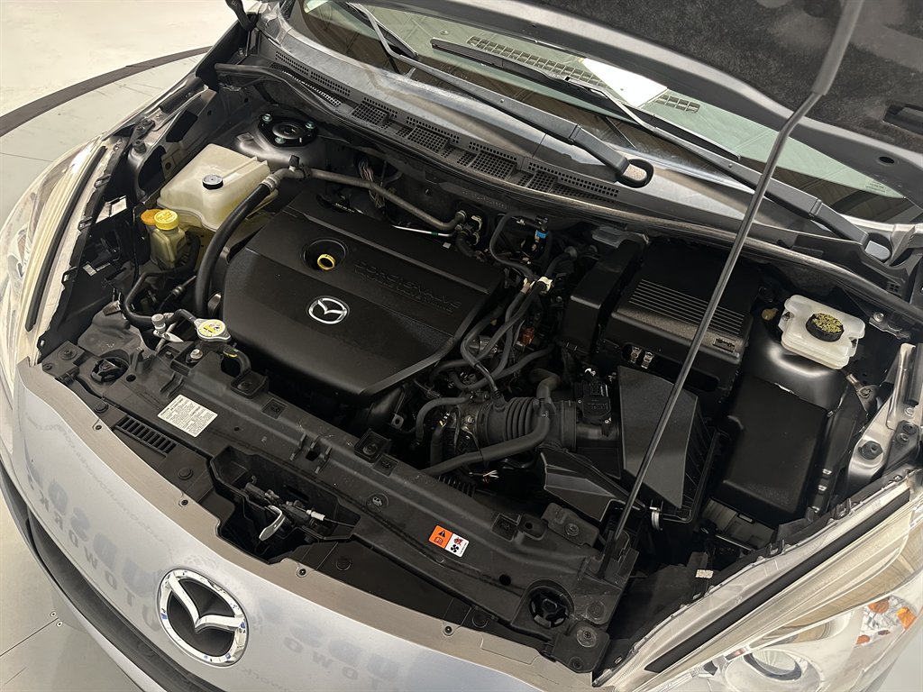 2015 Mazda Mazda5 Sport photo