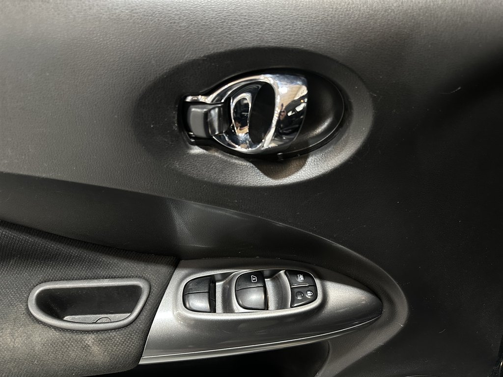 2015 Nissan JUKE S photo