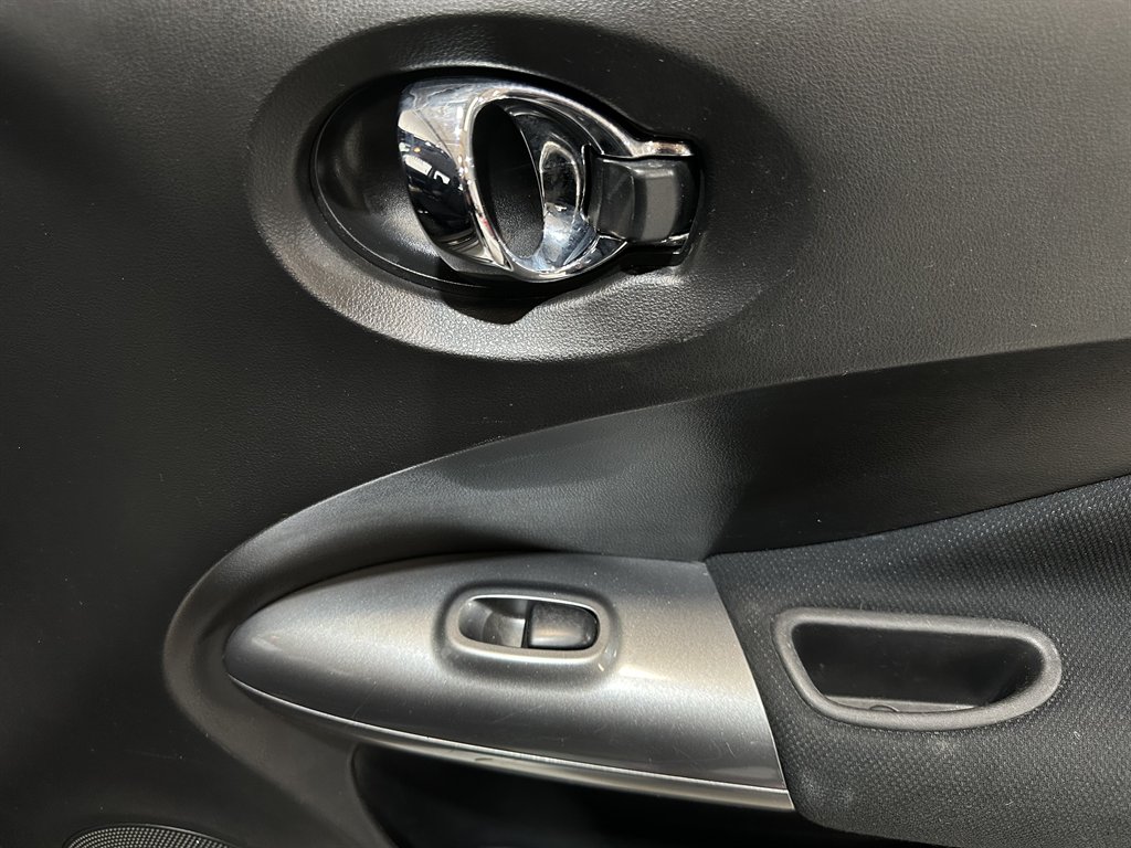2015 Nissan JUKE S photo