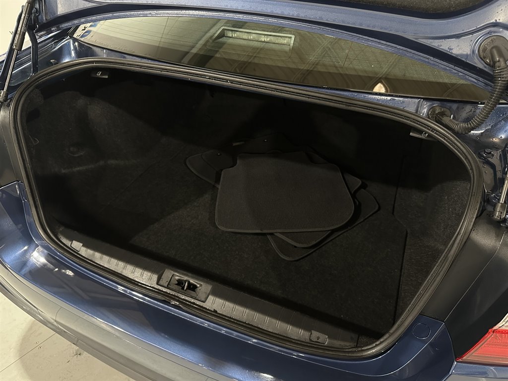 2019 Subaru Legacy photo