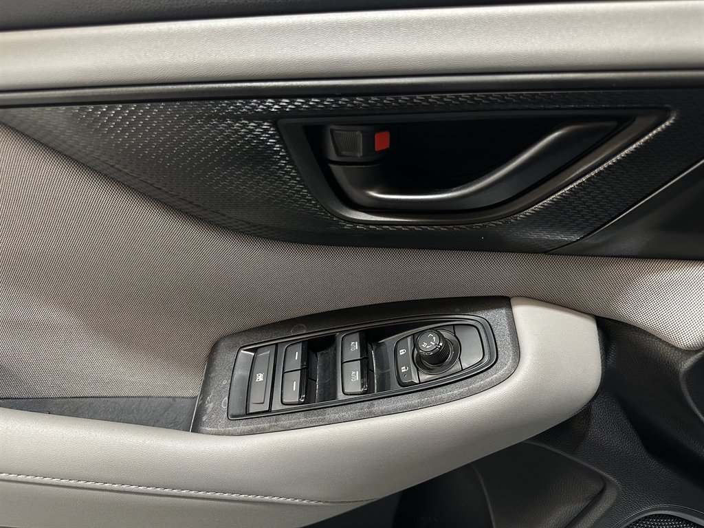 2020 Subaru Legacy photo