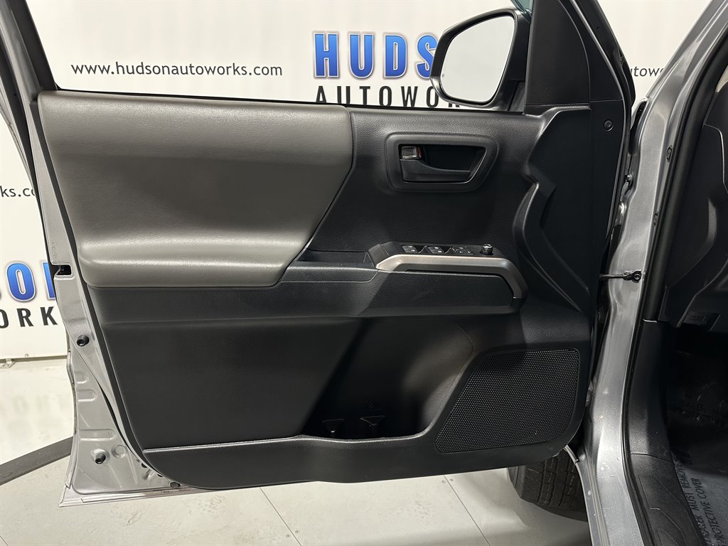 2018 Toyota Tacoma SR5 photo