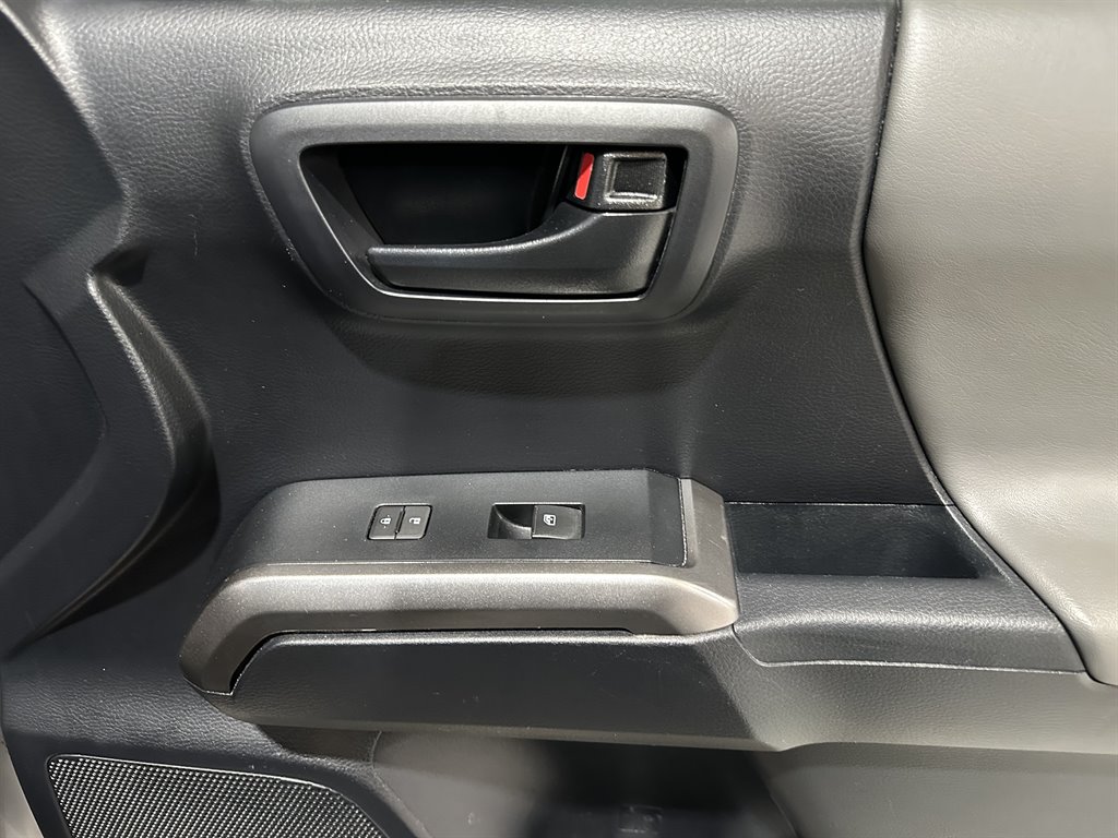 2018 Toyota Tacoma SR5 photo