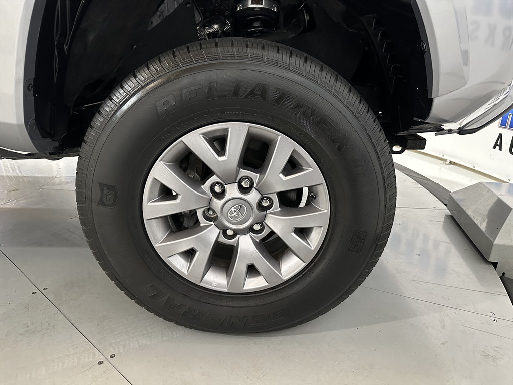 2018 Toyota Tacoma SR5 photo