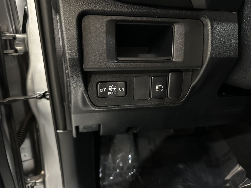 2018 Toyota Tacoma SR5 photo