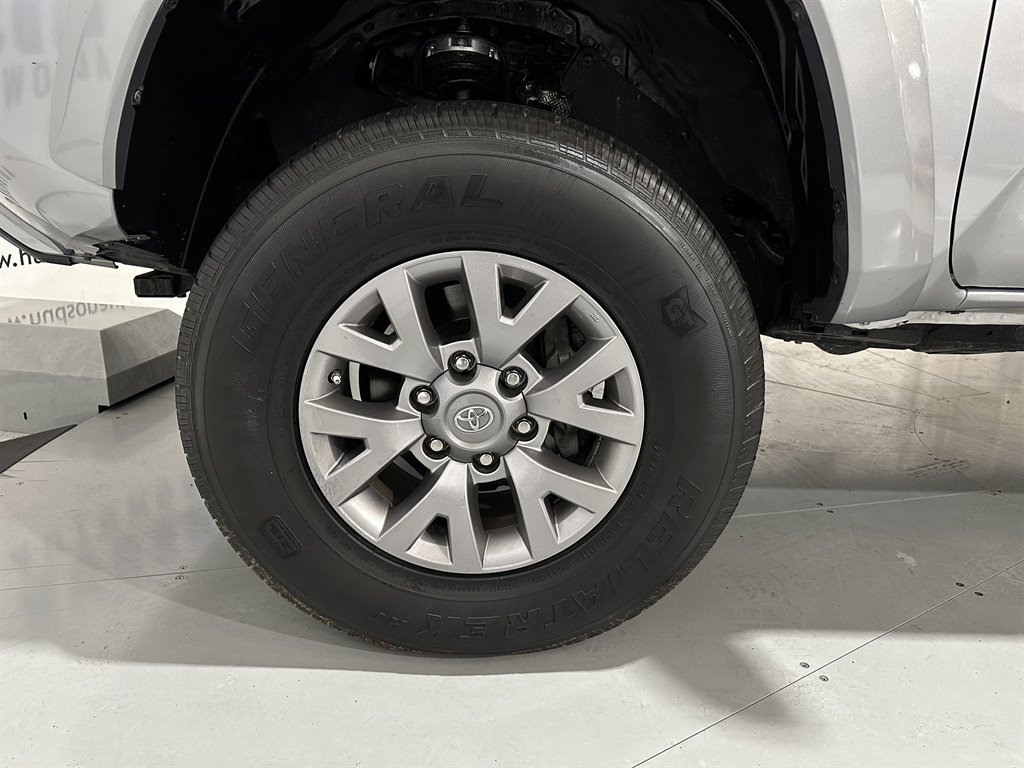 2018 Toyota Tacoma SR5 photo