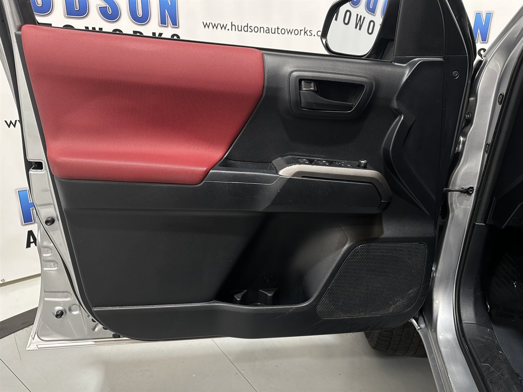 2018 Toyota Tacoma SR5 photo