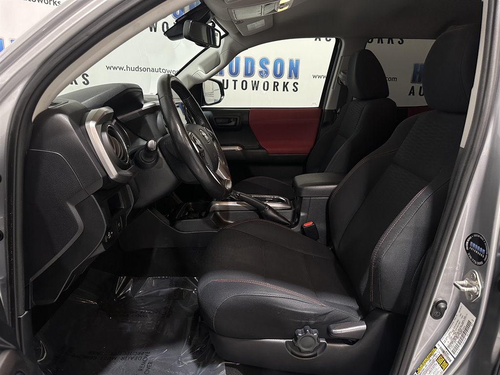 2018 Toyota Tacoma SR5 photo