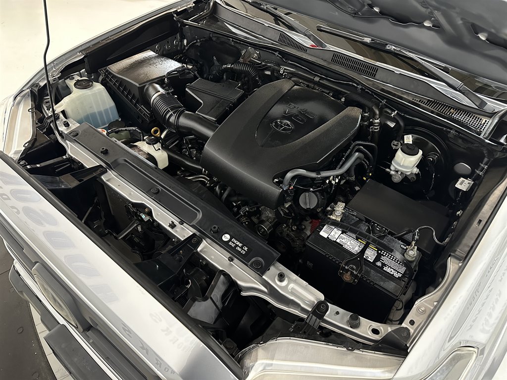 2018 Toyota Tacoma SR5 photo