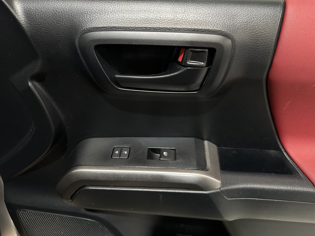 2018 Toyota Tacoma SR5 photo