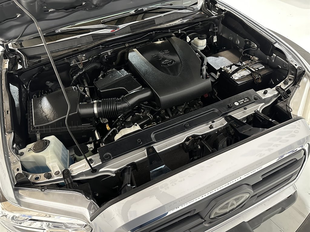 2018 Toyota Tacoma SR5 photo