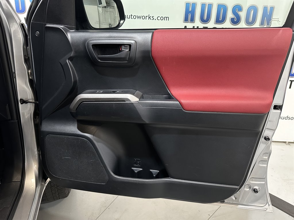 2018 Toyota Tacoma SR5 photo