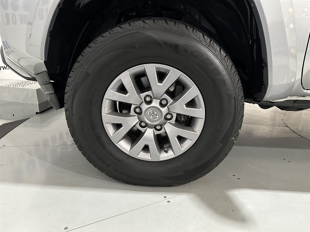 2018 Toyota Tacoma SR5 photo