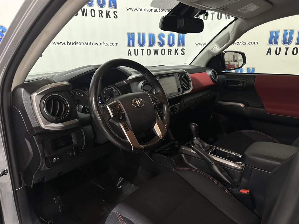 2018 Toyota Tacoma SR5 photo