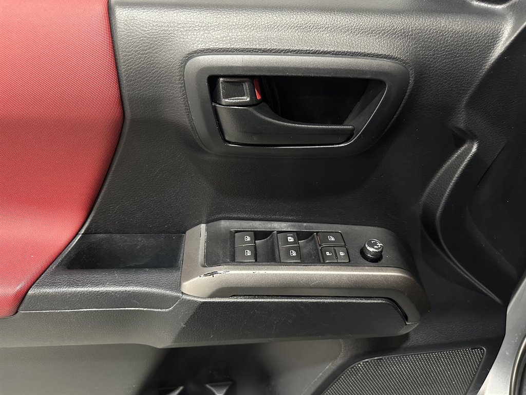2018 Toyota Tacoma SR5 photo