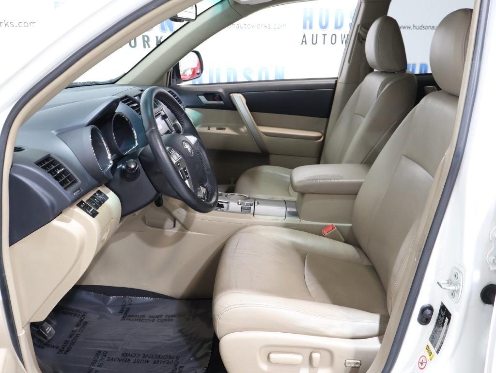 2013 Toyota Highlander - $13,500