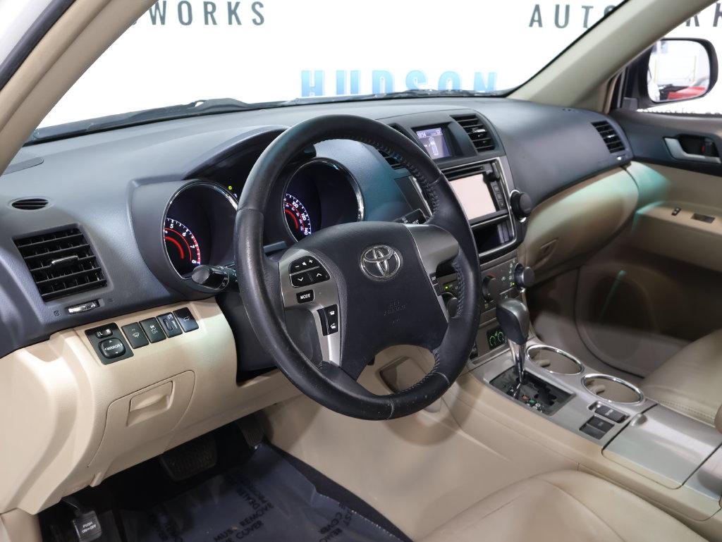 2013 Toyota Highlander - $13,500