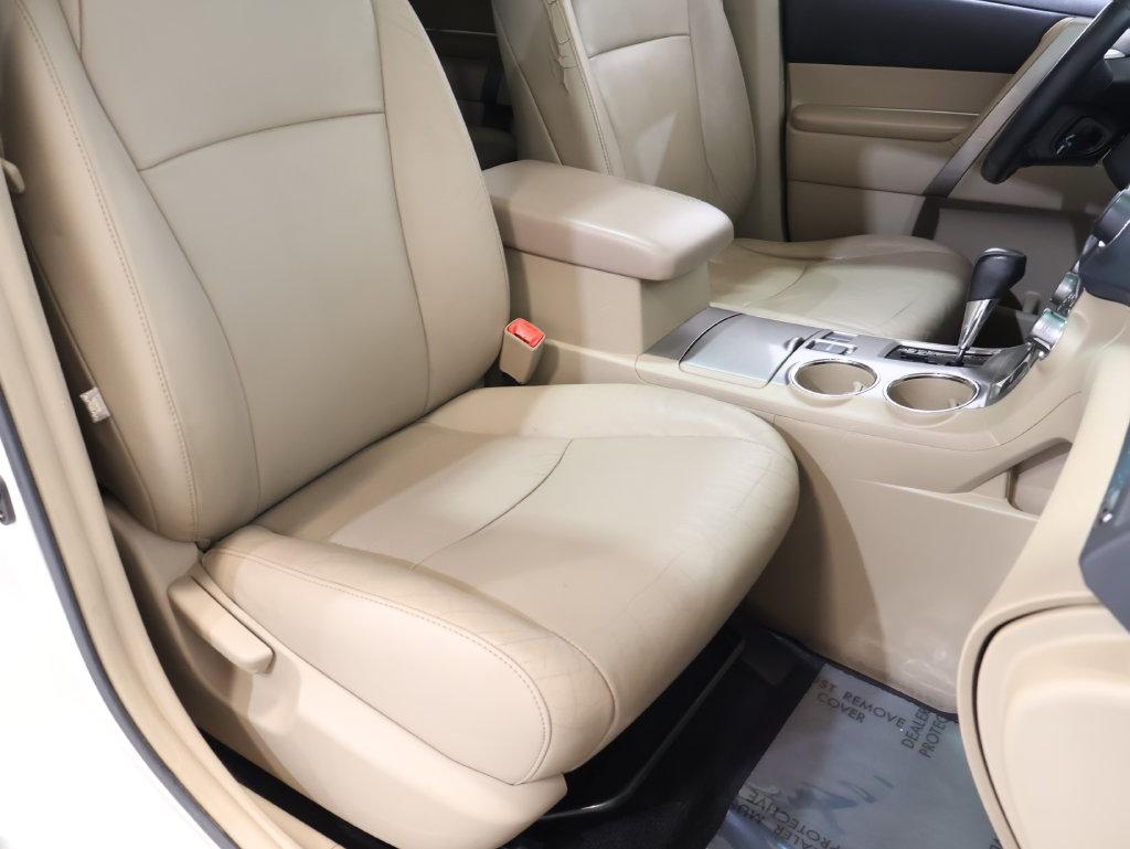 2013 Toyota Highlander - $13,500