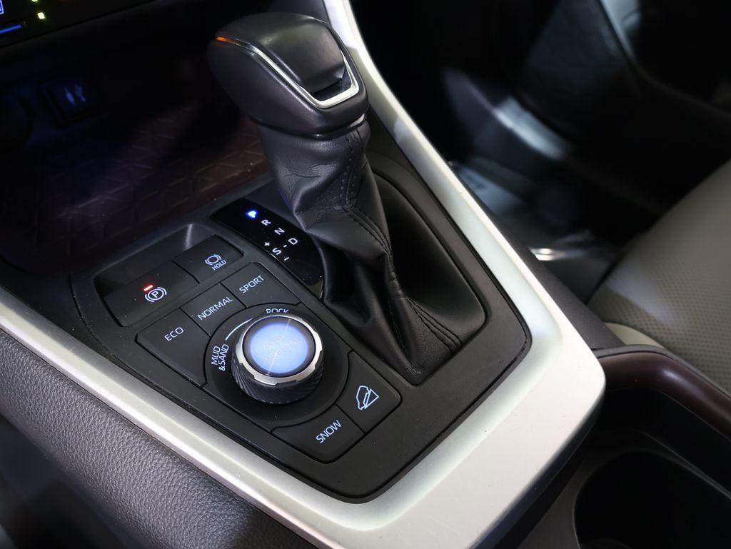 2019 Toyota RAV4 - $27,100
