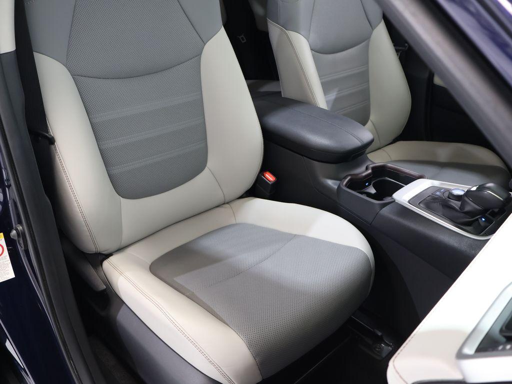 2019 Toyota RAV4 - $27,100