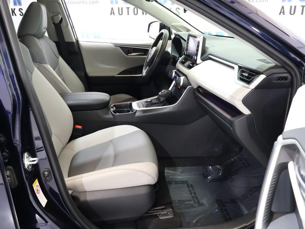 2019 Toyota RAV4 - $27,100