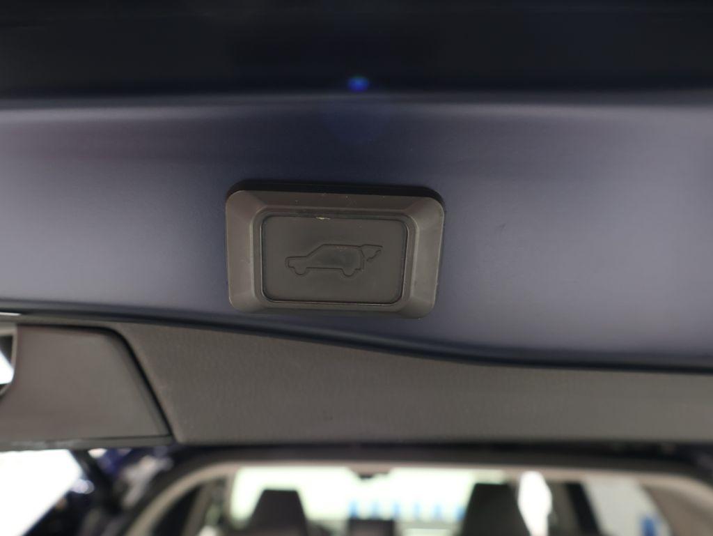 2019 Toyota RAV4 - $27,100