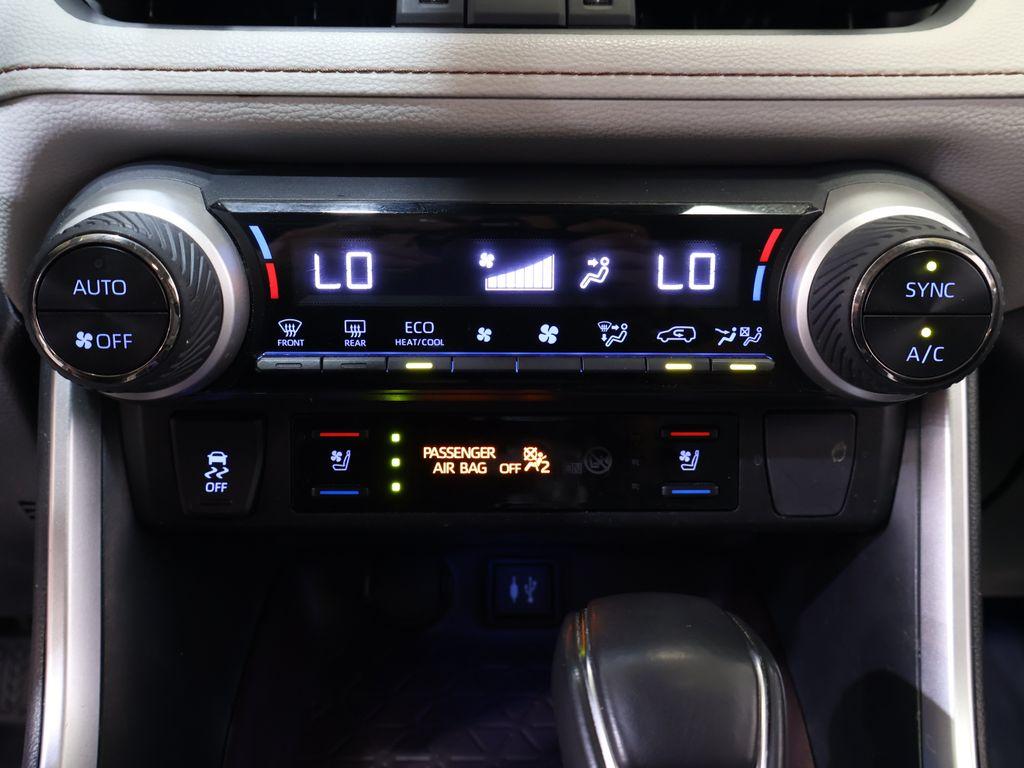 2019 Toyota RAV4 - $27,100