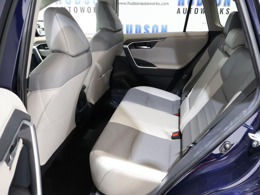 2019 Toyota RAV4 - $27,100