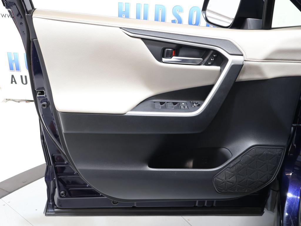 2019 Toyota RAV4 - $27,100