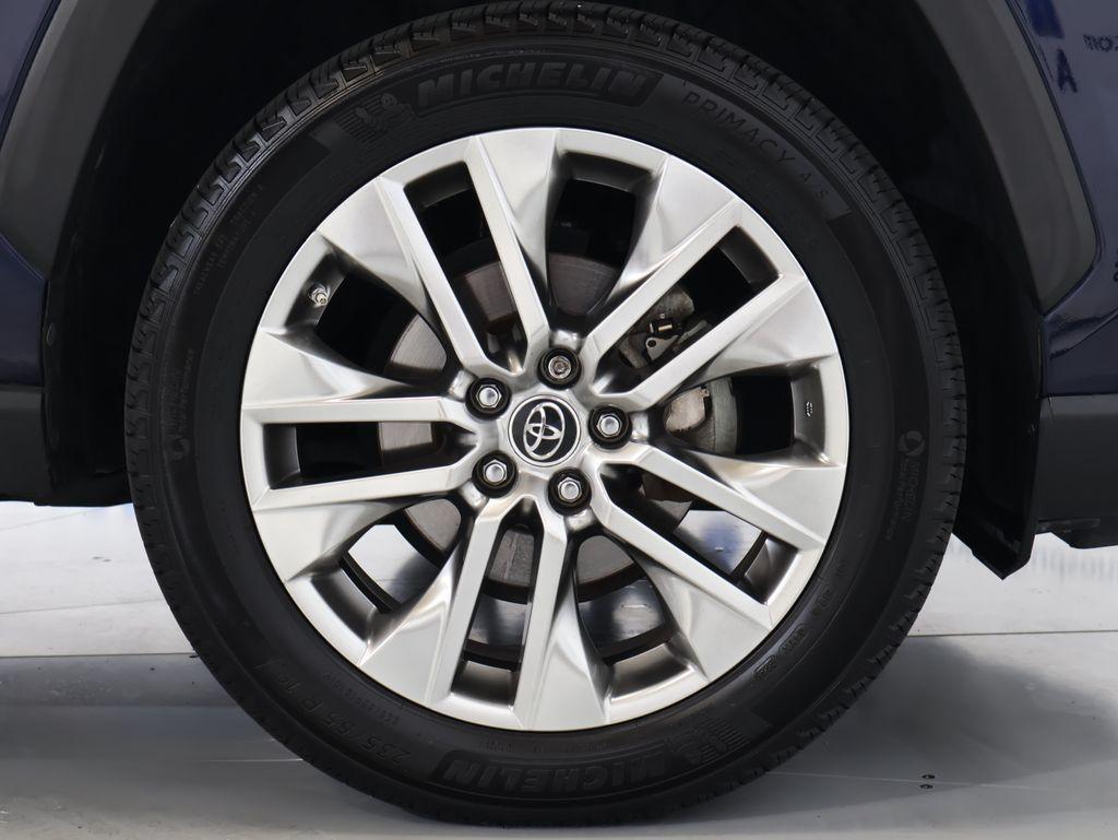2019 Toyota RAV4 - $27,100