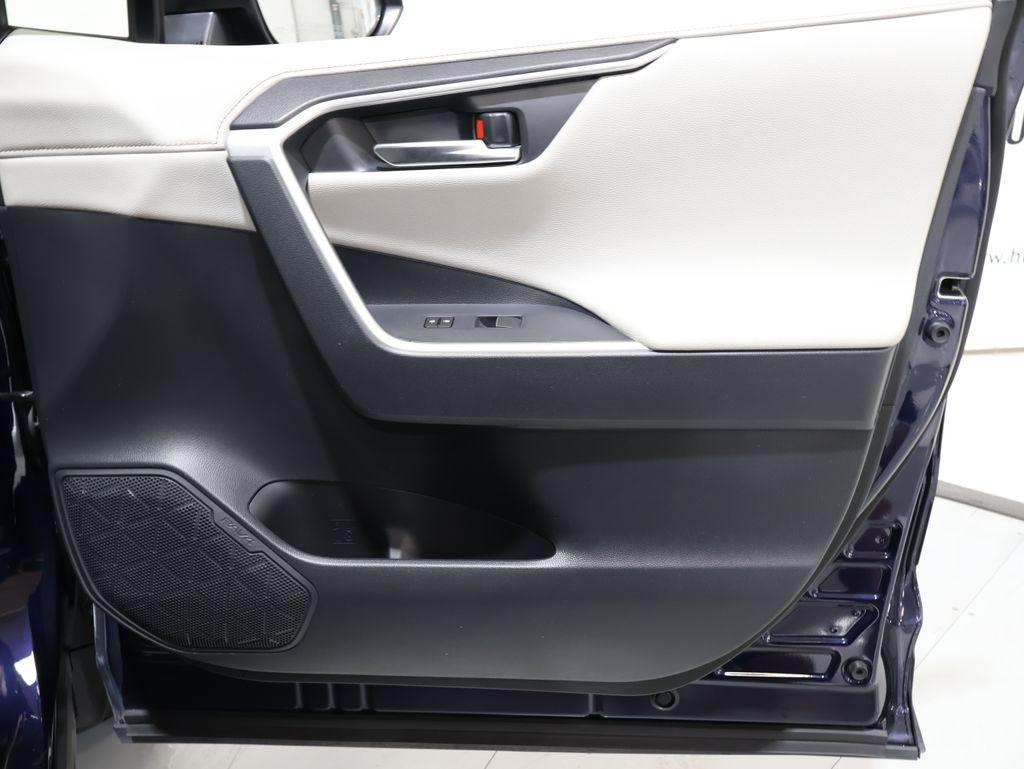 2019 Toyota RAV4 - $27,100