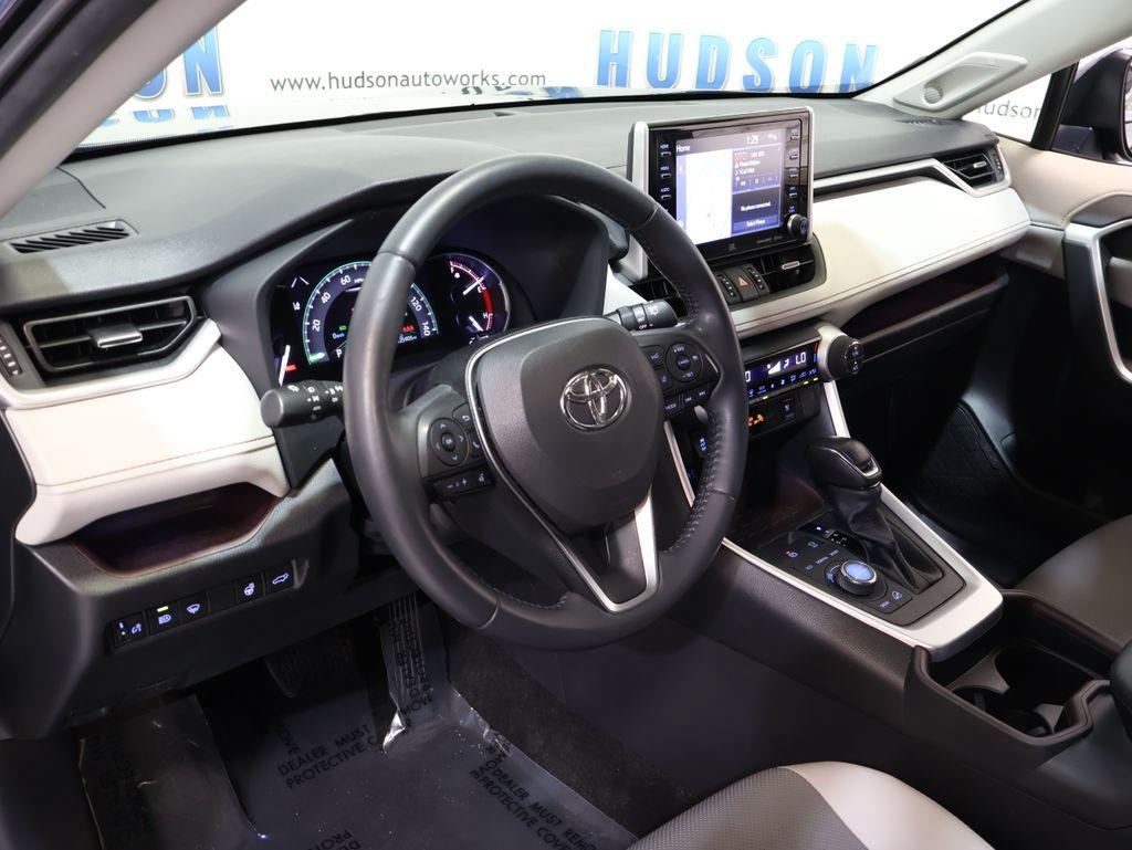2019 Toyota RAV4 - $27,100